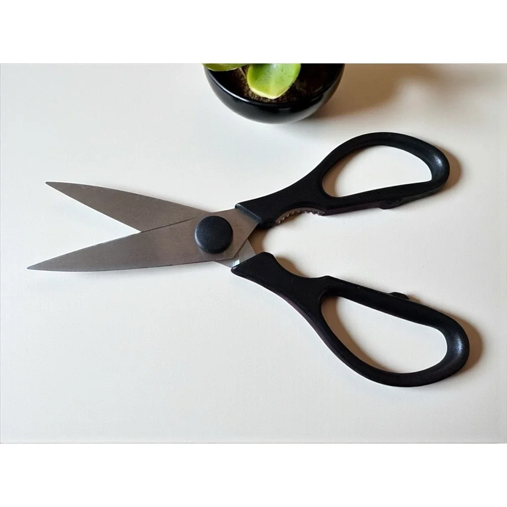 The Unbranded Brand black kitchen